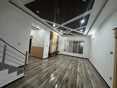 Prime Location 10 Marla House Is Available In Affordable Price In Hayatabad Phase 7