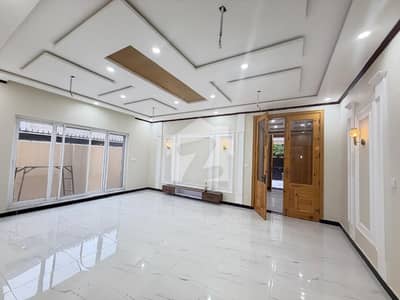 Well-constructed Prime Location House Available For sale In Hayatabad Phase 7