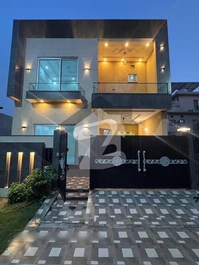 Prime Location Park View City House Sized 5 Marla For Sale