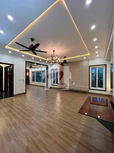 House Of 3200 Square Feet Is Available For rent