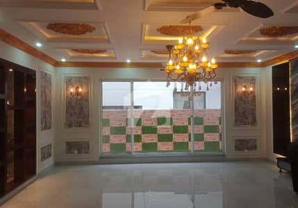 House For Grabs In 8 Marla Lahore