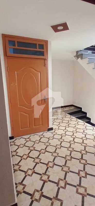 Male Accomodation 8K Monthly per Floor Matress Next to H-Block Main Gate & Expressway