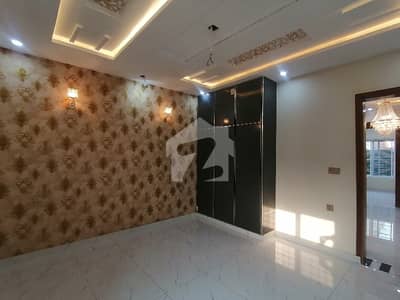 Get Your Hands On House In Sabzazar Scheme Best Area