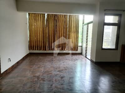 Prime Location 10 Marla Flat In Askari Of Lahore Is Available For rent Prime Location 10 Marla Flat In Askari Of Lahore Is Available For rent