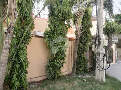 Prime Location Flat Of 10 Marla Is Available For sale In Askari 5