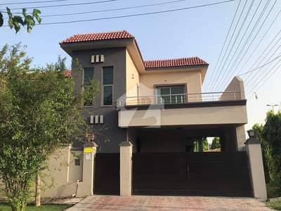 عسکری 11 عسکری,لاہور میں 5 کمروں کا 10 مرلہ مکان 6.1 کروڑ میں برائے فروخت۔