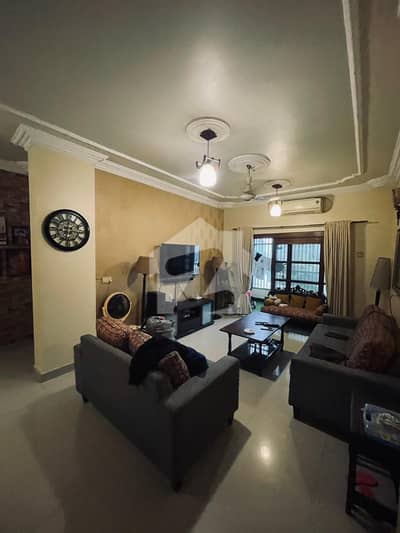 3Bedrooms Spacious Apartment Available For Sale