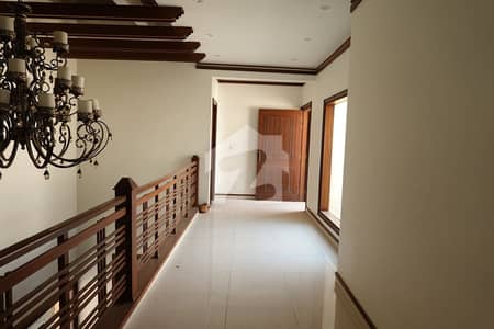 10000 Square Yards House In Only Rs. 300000000