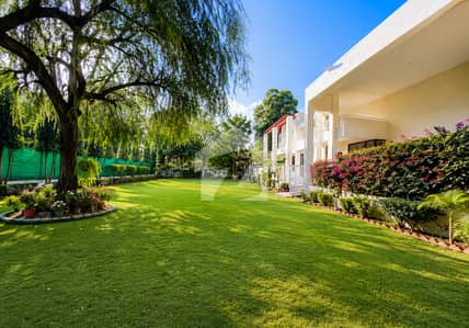 Old Corner 1500 SQYD House is for SALE