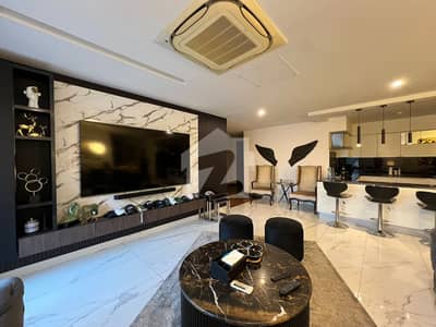 Elegant Hyde Park Apartment For Sale