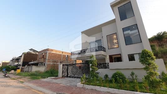 بحریہ ٹاؤن فیز 8 ۔ بلاک اے بحریہ ٹاؤن فیز 8,بحریہ ٹاؤن راولپنڈی,راولپنڈی میں 5 کمروں کا 11 مرلہ مکان 4.25 کروڑ میں برائے فروخت۔