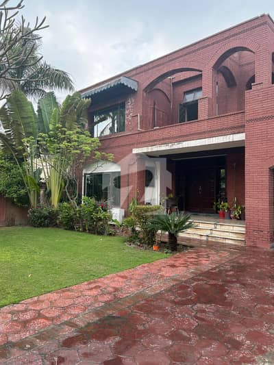 1.5 Kanal Double-Story Beautiful House Ideal Location