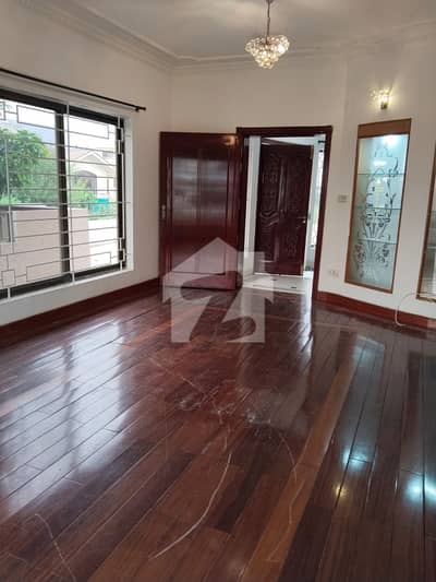 20-Marla Beautiful Upper Portion With Servant Quarter And Parking