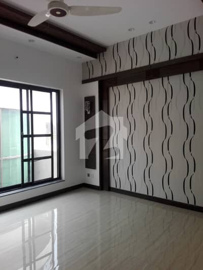 1 Kanal Facing Park Upper Portion For Rent