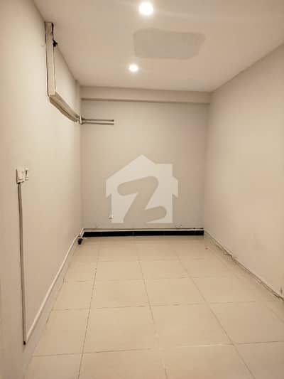 Gulberg 1800sqft 1st Floor Available For Rent, Lift Installed