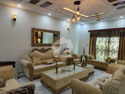 10 Marla House Available For Sale 10 Marla House Available For Sale
