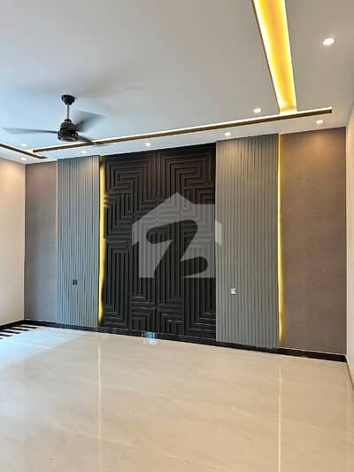 1 Kanal Ultra Luxury House Available For Sale 1 Kanal Ultra Luxury House Available For Sale