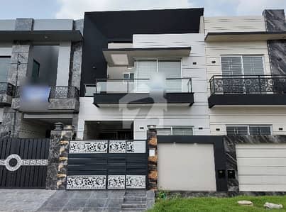 پیراگون سٹی لاہور میں 3 کمروں کا 5 مرلہ مکان 2.6 کروڑ میں برائے فروخت۔