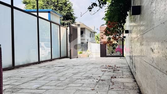 ایف ۔ 6 اسلام آباد میں 3 کمروں کا 18 مرلہ زیریں پورشن 6.5 لاکھ میں کرایہ پر دستیاب ہے۔