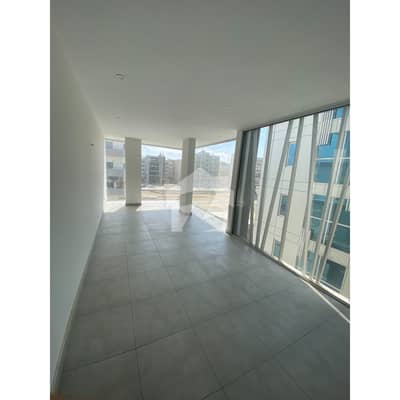 OFFICES AVAILABLE FOR RENT IN 100 YARDS CORNER BUILDING