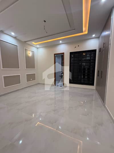 10 MARLA BRAND NEW HOUSE FOR SALE
