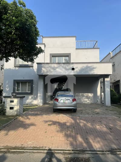 1 kanal renovated Villa with golf View for rent.