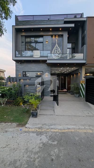 لیک سٹی رائیونڈ روڈ,لاہور میں 4 کمروں کا 5 مرلہ مکان 2.85 کروڑ میں برائے فروخت۔ لیک سٹی رائیونڈ روڈ,لاہور میں 4 کمروں کا 5 مرلہ مکان 2.85 کروڑ میں برائے فروخت۔