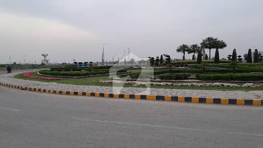 ڈی ایچ اے فیز9 پریزم - بلاک کیو ڈی ایچ اے فیز9 پریزم,ڈی ایچ اے ڈیفینس,لاہور میں 1 کنال رہائشی پلاٹ 4.1 کروڑ میں برائے فروخت۔ ڈی ایچ اے فیز9 پریزم - بلاک کیو ڈی ایچ اے فیز9 پریزم,ڈی ایچ اے ڈیفینس,لاہور میں 1 کنال رہائشی پلاٹ 4.1 کروڑ میں برائے فروخت۔