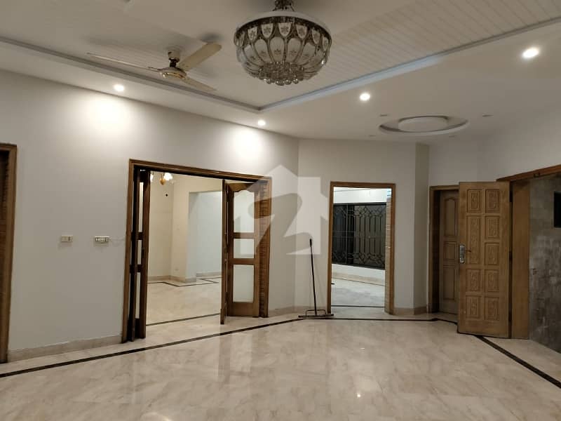 F-11 Ground Portion 4bed Attach Bath 666 Sqyd Comen Gate F-11 Ground Portion 4bed Attach Bath 666 Sqyd Comen Gate