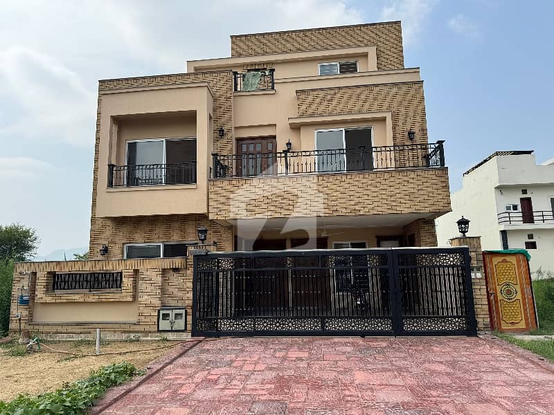 ڈی ۔ 12 اسلام آباد میں 5 کمروں کا 10 مرلہ مکان 13.0 کروڑ میں برائے فروخت۔ ڈی ۔ 12 اسلام آباد میں 5 کمروں کا 10 مرلہ مکان 13.0 کروڑ میں برائے فروخت۔