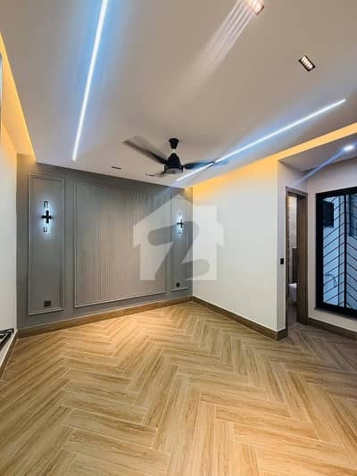 Prime Location 5 Marla House Situated In Park View City - Platinum Block For sale Prime Location 5 Marla House Situated In Park View City - Platinum Block For sale