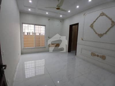 ONE KANAL FULL HOUSE AVAILABLE FOR RENT ON PRIME LOCATION NEAR TO PARK ONE KANAL FULL HOUSE AVAILABLE FOR RENT ON PRIME LOCATION NEAR TO PARK