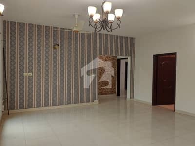 10 MARLA 3 BEDROOM APARTMENT AVAILABLE FOR SALE