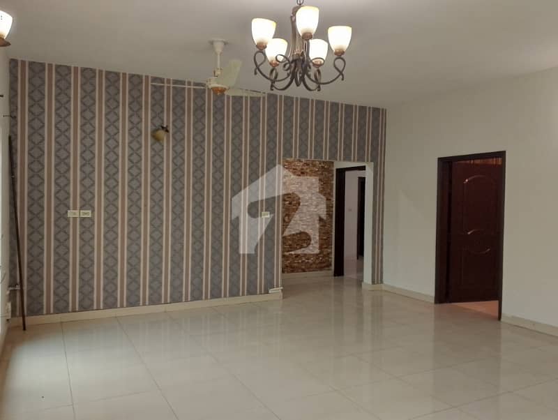 10 MARLA 3 BEDROOM APARTMENT AVAILABLE FOR SALE 10 MARLA 3 BEDROOM APARTMENT AVAILABLE FOR SALE