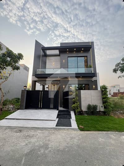 OUTSTANDING 5 MARLA HOUSE FOR SALE IN DHA 9 TOWN BLOCK C FEATURING 3 SPACIOUS BEDROOMS