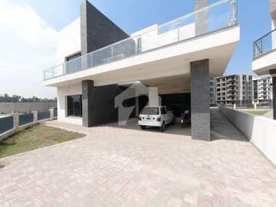 1 Kanal Modern Lake View Villa for Sale Prime Location in Eighteen. 1 Kanal Modern Lake View Villa for Sale Prime Location in Eighteen.