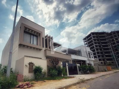 Brand-New Feel! Premium Villa In P8 Prime Location Brand-New Feel! Premium Villa In P8 Prime Location