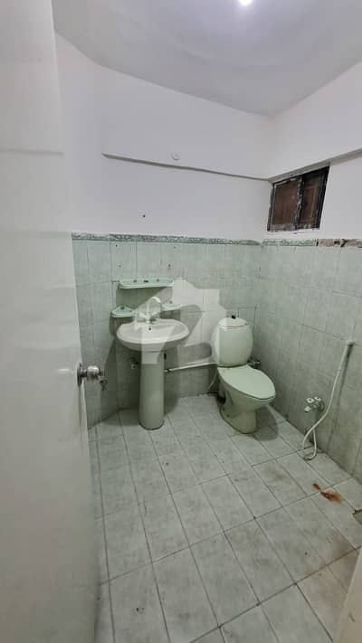 1 FLOOR FLAT FOR SALE IN GULSHAN E IQBAL 13D2