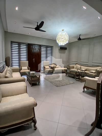 1 KANAL PRIME LOCATION BEAUTIFUL HOUSE FOR RENT
