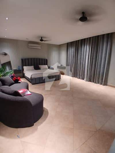 1 KANAL PRIME LOCATION BEAUTIFUL HOUSE FOR RENT