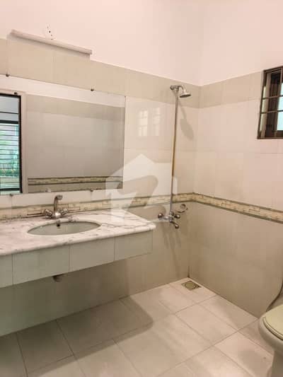 Get A 600 Square Yards Upper Portion For Rent In F-11 Get A 600 Square Yards Upper Portion For Rent In F-11