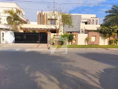 ویلینشیاء ہاؤسنگ سوسائٹی لاہور میں 7 کمروں کا 2 کنال مکان 11.95 کروڑ میں برائے فروخت۔ ویلینشیاء ہاؤسنگ سوسائٹی لاہور میں 7 کمروں کا 2 کنال مکان 11.95 کروڑ میں برائے فروخت۔