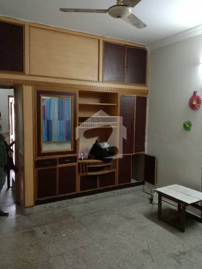 Ground floor portion for a small family for rent in I-10/4