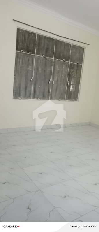 Raza Black 10 Marla Centre Portion For Rent