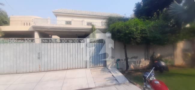 1 KANAL ELEGANT AND FULLY MAINTAINED SUPER HOT LOCATED OLD BUNGALOW IS AVAILABLE IN THE BEST BLOCK OF DHA LAHORE. 1 KANAL ELEGANT AND FULLY MAINTAINED SUPER HOT LOCATED OLD BUNGALOW IS AVAILABLE IN THE BEST BLOCK OF DHA LAHORE.