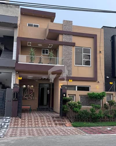 Idyllic House Available In Central Park - Block E For Sale Idyllic House Available In Central Park - Block E For Sale