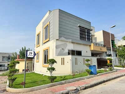 Brand New Designer Cornor 7 Marla With Lawn & 2 Side Gate Double Unite House For Sale