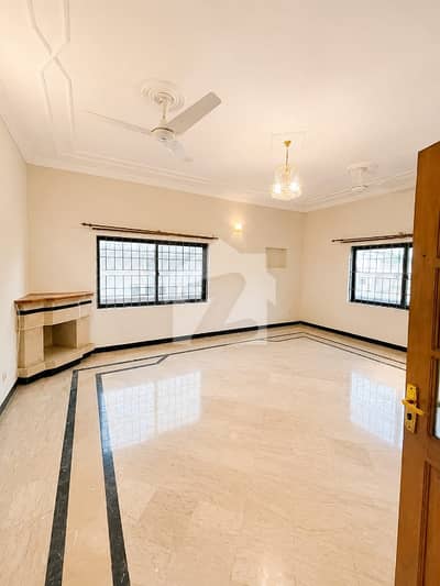 PREMIUM 1 KANAL UPPER PORTION FOR RENT Exclusive Family Residence | Prime F-11 Location