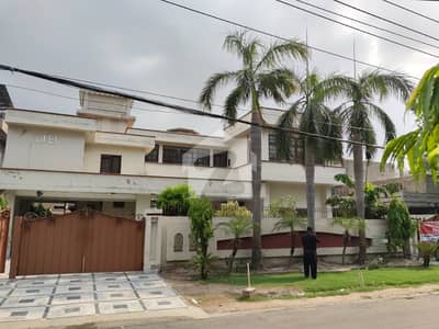 GULBERG ESTATE OFFER,2 KANAL OFFICE USE HOUSE FOR RENT GULBERG LAHORE