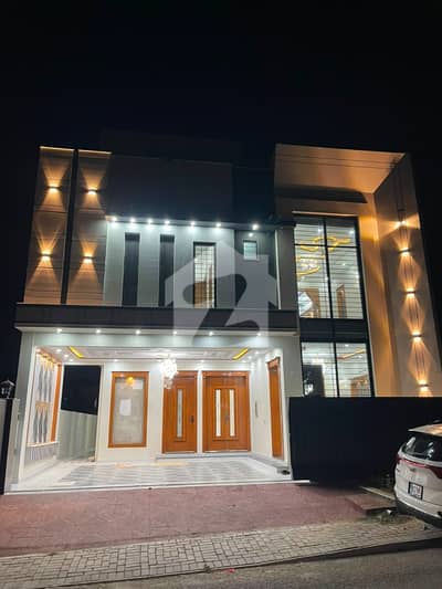ٹاپ سٹی 1 - بلاک اے ٹاپ سٹی 1,اسلام آباد میں 6 کمروں کا 10 مرلہ مکان 5.0 کروڑ میں برائے فروخت۔